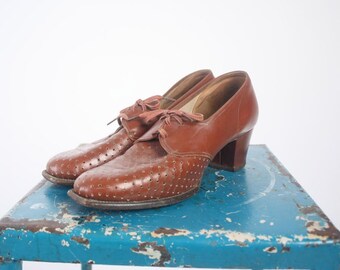 1940s Shoes --- vintage 40s lace up --- Sienna Florsheim Shoes