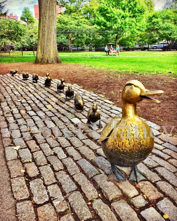 Make Way for Ducklings statue in the Boston Public Garden