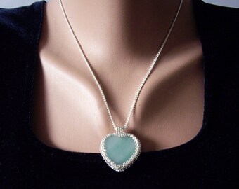 Jade necklace Heart pendant Gift for girlfriend Beadwork necklace Jade pendant Gift idea Green pendant Green heart Mom gifts Gift for friend