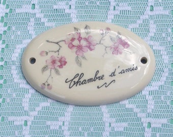 French Ceramic Door Sign 'Chambre d'amis' Guestroom Door Plaque in Cream with Pink Rose Flowers.