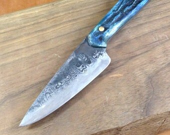 Damascus Utility Knife, San Mai/Damascus Hand-Forged, Hitachi Shirogami/White Paper Steel, Blue Jigged Bone Handle w Brass