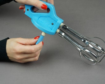 mixer, hand mixer, mechanical mixer, vintage mixer, kitchen, kitchen decor, kitchen collectables