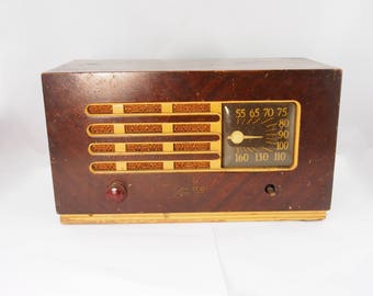 Vintage Philco Transitone Tube Radio. For Collectors Display. Not Working