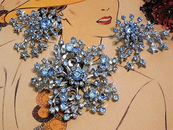 WIRTH of California Mid Century Blue Rhinestone Brooch Clip On Earrings Demi Parure Set Wedding Bride Bridal Old Hollywood Jewelry Mother