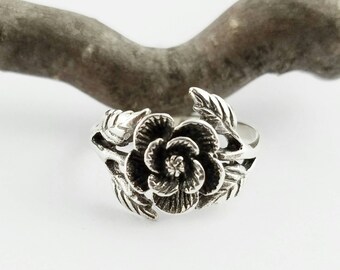 Rose Ring~Silver Rose with Leaves Ring~Rose Flower Ring~Ornate Silver Rose Leaf Ring~Symbolic Ring~Promise Ring~Gift for Her~Girlfriend Gift