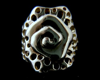 Sterling Silver Ring With Floral Motif, size 6.5