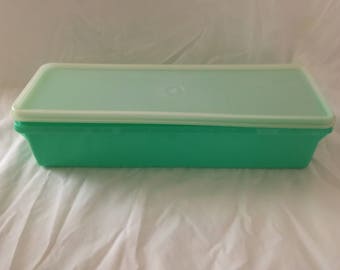 Vintage Tupperware Celery Keeper