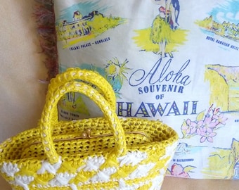 An Adorable bag yellow and white of the 1950s!