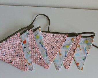 Animal-themed nursery bunting/garland, child's/toddler's room decoration, birthday/babyshower gift, mini bunting, safari bunting