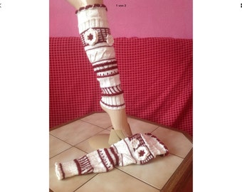 Leg warmers of legwarmers with crochet flowers