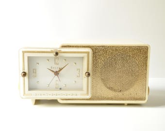 1957 Bulova Electric Clock AM Tube Radio Ivory Bakelite Model 100