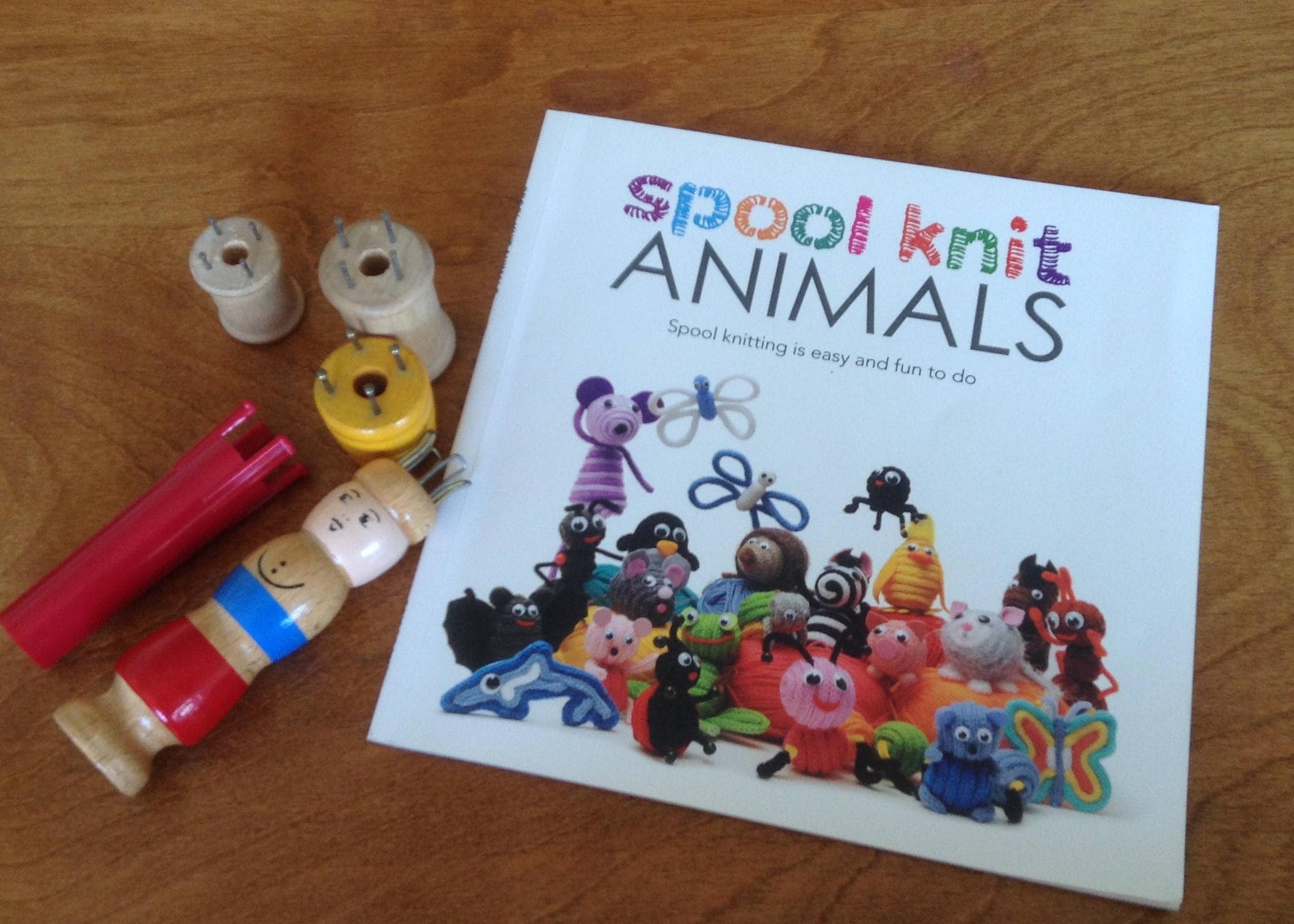 Spool Knit Animals Book, 5 Knitting Spools, Knitting Nancys, French