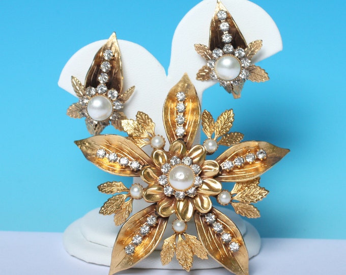 Last Chance Sale Faux Pearl Rhinestone Brooch Earrings Set Flowers Leaves Vintage