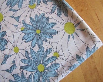 Vintage Flat Bedsheet by Fruit of the Loom - Size 81 x 104