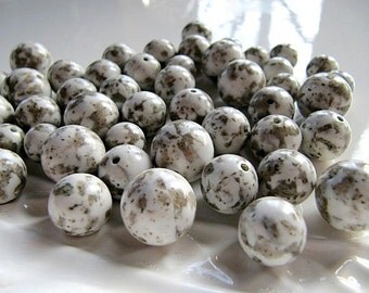 Vintage Plastic Beads Mix in White with Gold Flecks, Round, 48 Pieces, 8mm to 12mm, Salvaged Jewelry Parts for Repurposing