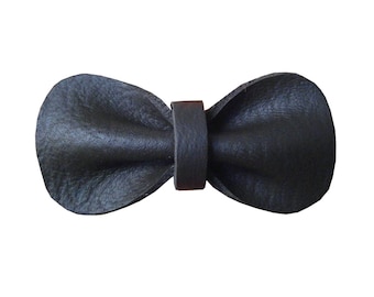 Jolie Broche Noeud Papillon "Bowtie 2", Bords Arrondis, Cuir Véritable, Fait Main, Couleur Réglisse Ardoise