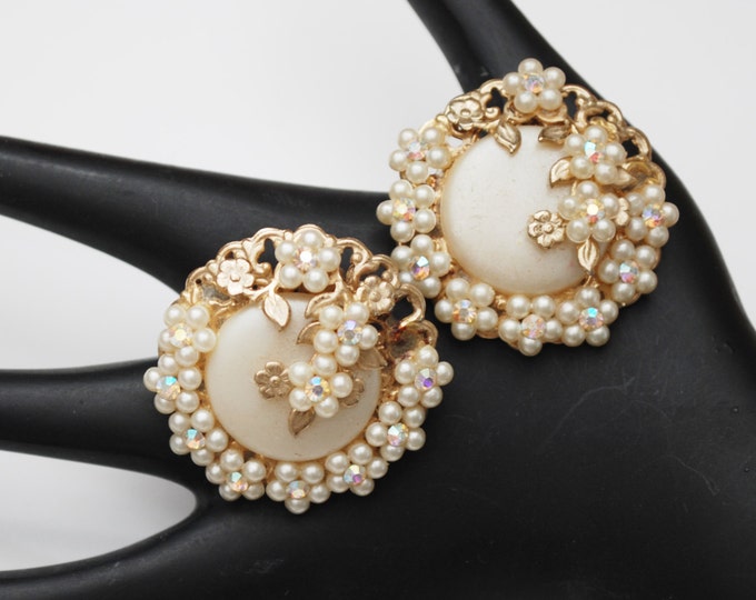 Pearl Rhinestone Earrings - Flower white bead cluster - Wedding Bride - Clip on earrings -White button