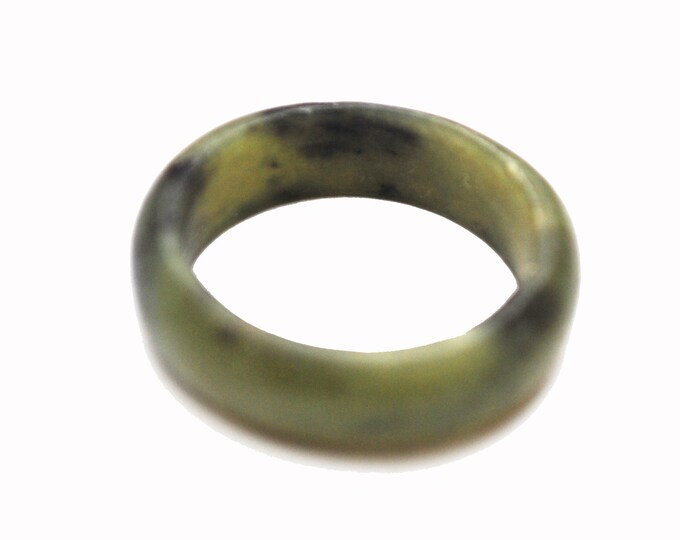 Nephrite Jade Ring - Green Gemstone Band - size 7 1/2