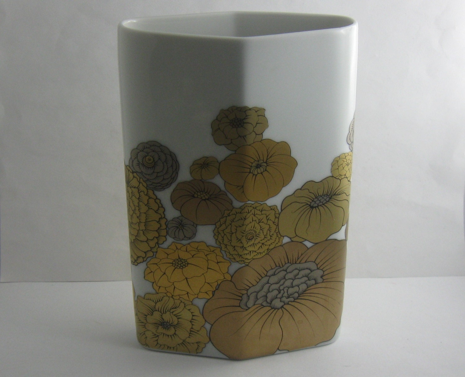 ROSENTHAL Germany studioline. White glazed porcelain vase.