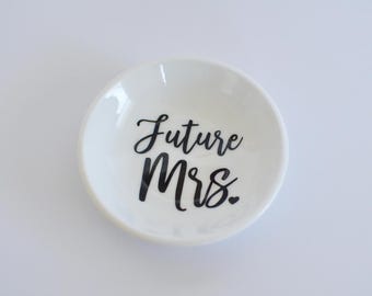 Future Mrs Ring Dish, Future Mrs Ring Holder, Bride Ring Dish, Wedding Ring Holder, Wedding Ring Dish, Ring Dish, Jewelry Holder, Ring Tray
