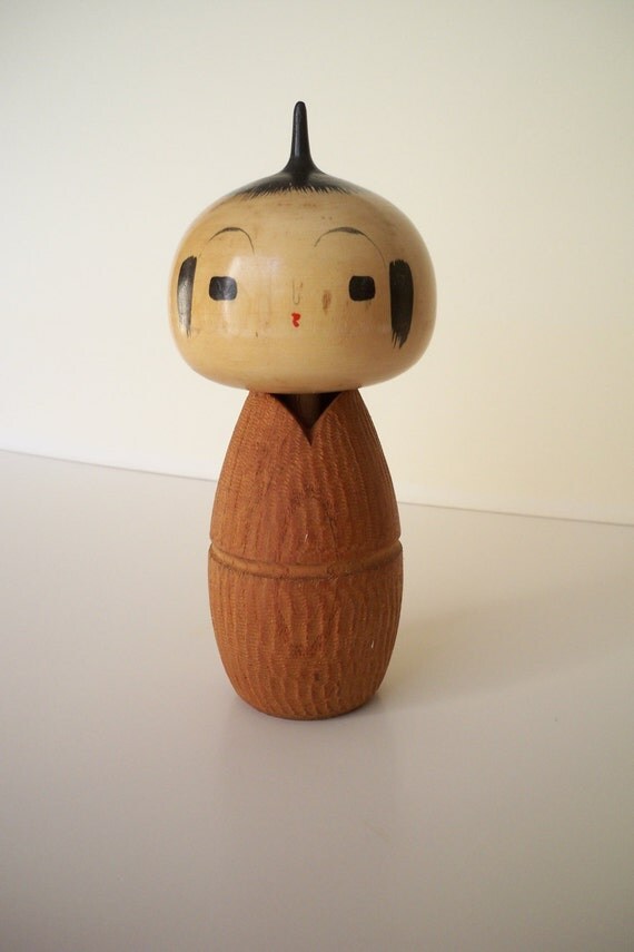 Vintage Japanese wooden Kokeshi figurine doll