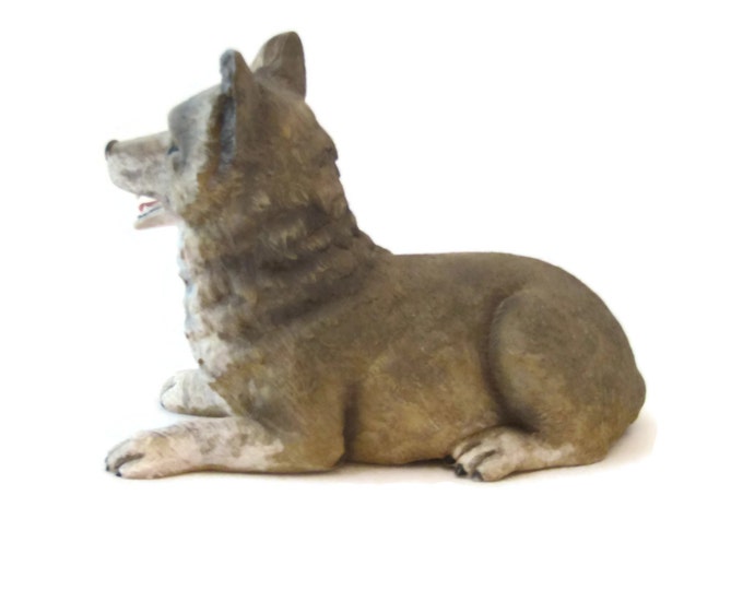 Vintage Smiling Wolf Decor / Zoo Wildlife Nursery / Vintage Wolf Figurine / Vintage Collectible / Wolf Lovers / Lying Down Wolf