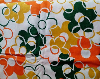 Vintage Mod Daisy Flower Fabric 2.5 Yard Unused