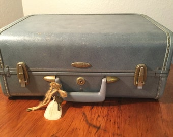 Vintage Blue Taperlite Carry On Cosmetic Case Suitcase with Key