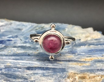Pink Tourmaline Silver Ring // 925 Sterling Silver // Beaded Round Setting // Size 7