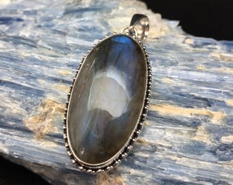 Large Labradorite Pendant // 925 Sterling Silver // Ornate Bali Setting