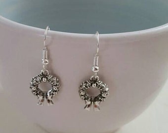 Christmas earrings, Christmas wreath earrings, Festive earrings, Christmas wreath jewelry, holiday earrings, gifts for her, stocking stuffer