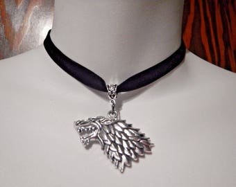 Sansa Stark black velvet and silver metal choker necklace Game of Thrones Dire Wolf 2A
