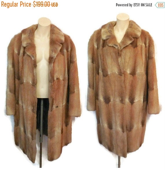 1940s Muskrat Fur Coat Soft Shiny 1940s Muskrat Fur Coat Soft Shiny Luxiurious Real Mahogany Color Below Knee Length Warm