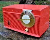 Bluetooth MP3 対応 - サーモン ピンク レトロ ミッドセンチュリー Jetsons ヴィンテージ 1958 Philco E-814-124 AM 真空管ラジオは素晴らしい作品です。