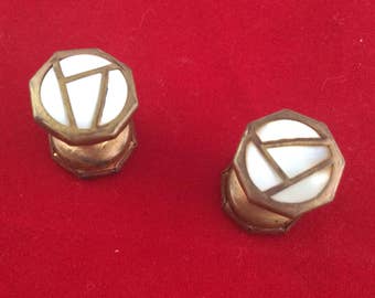 Cuff links spring loaded