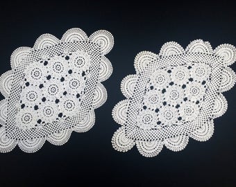 A Pair of Vintage Cotton Lace Doilies. A Set of 2 White Oval Crocheted Doilies. Two Oval Antique Linen White Doilies RBT1507 and 1508