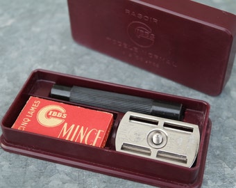 Vintage 50s Gibbs France safety razor in its box