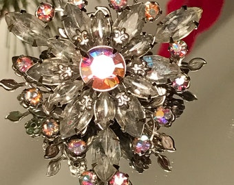 Judy Lee Fleur-de-lis Brooch