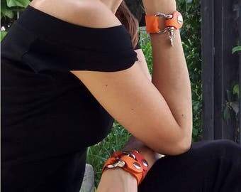 Bracelet / Pulseras / Leather Cuff Bracelet / Pulsera de cuero / Lederarmband / Bracelet en cuir femme / Bracciale in pelle / Shacklelyn