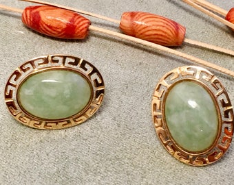 Beautiful Cabochon Earrings. Vintage 1970s Solid 14K Yellow Gold Oval Shape Pale Green Jade Post Earrings. Excellent Pre-Owned Condition.