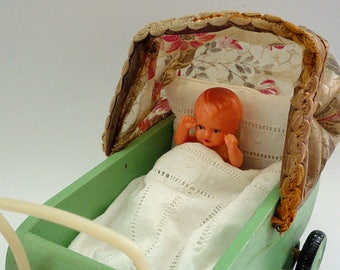 Ref 054 VINTAGE DOLLSHOUSE PRAM 1930s Wooden Baby Carriage with hand embroidered Bedding, Folding Canopy, 4-3/4" L) Possibly Erzgebirge