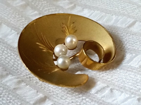 1950s Pin Cultured Pearls Shell Scroll 1/20 12K GF signed C C