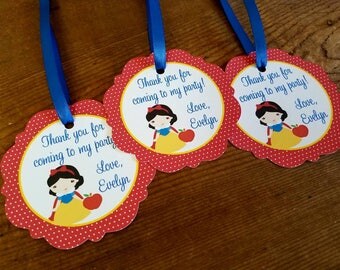 Snow White Party - Set of 12 Personalized Favor Tags by The Birthday House