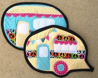 hot pad, pot holder, potholder, camper, camping, vintage camper, kitchen, baking, cooking, yellow, pink, blue, peace