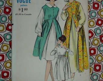 Vintage Pattern c.1960's Vogue No.6183 Nightgown and Robe, Size 12 Uncut