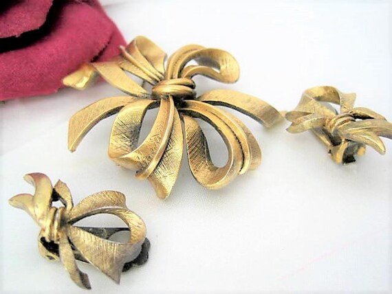 Tortolani Brooch Earrings - Antique Gold Tone - Bow Brooch and Earrings - Mid Century Style