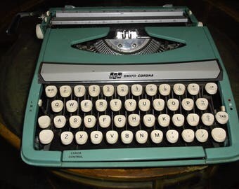 Vintage SMITH CORONA CLASSIC 12 Manual Portable Typewriter