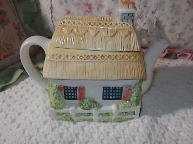 happyland teapot house