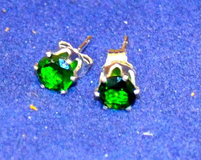 Chrome Diopside Studs, 5mm Round, Natural, Set in Sterling Silver, E1006