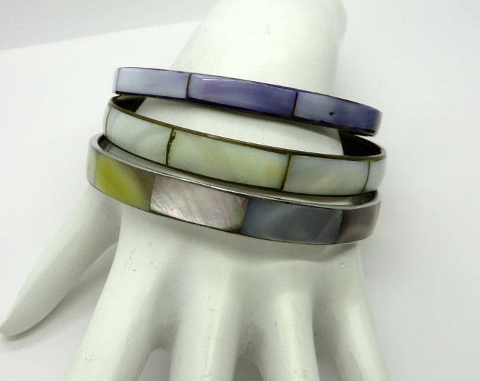 Mother of Pearl Bracelet Set, Vintage MOP Inlay Bangle Trio, Dyed Pastel Mother of Pearl Bangles